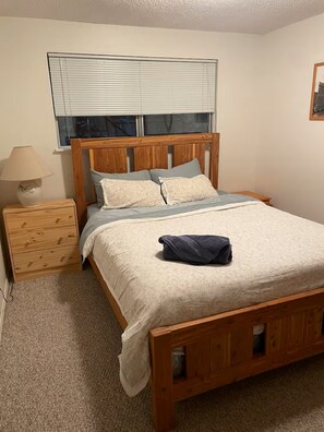 3 bedrooms, desk, WiFi, bed sheets - Among the Trees (Corvallis)