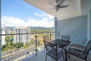 Apartemen, 2 Tempat Tidur Queen, pemandangan gunung (Viva Jaco Viva Jaco 2BR/1BT (12-04A)) | Tempat makan outdoor