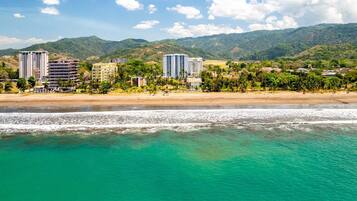 Una playa cerca