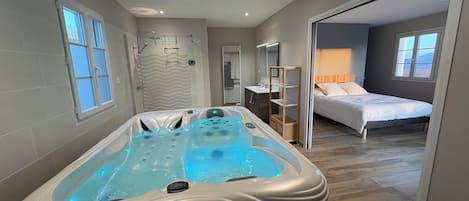 4 chambres, fer et planche à repasser, lit parapluie, Wi-Fi gratuit