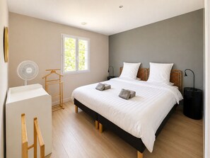 4 chambres, fer et planche à repasser, lit parapluie, Wi-Fi gratuit