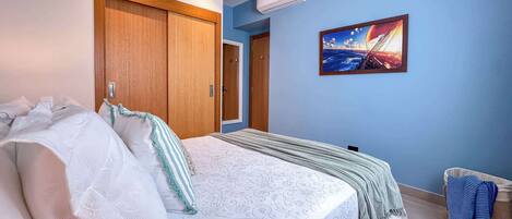 3 bedrooms, iron/ironing board, travel cot, WiFi