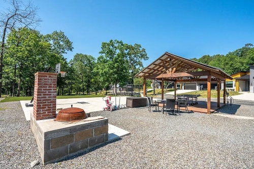 Modern Fun Retreat - Hiking & Biking