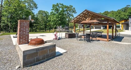 Modern Fun Retreat - Hiking & Biking