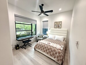 Iron/ironing board, free WiFi - Modern Fun Retreat - Hiking & Biking (Hot Springs)