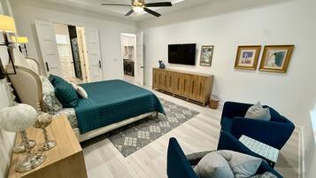 Deluxe House, 3 Bedrooms, Non Smoking, Pets Allowed | Iron/ironing board, free WiFi