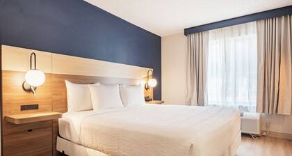 New 1-bedroom hotel suite in peaceful Danbury with kitchen