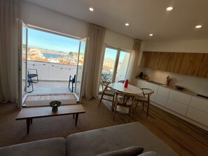 Smart TV - Lisbon View - Balcony - AC & Gigabit WiFi (Almada)