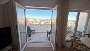 Interior - Lisbon View - Balcony - AC & Gigabit WiFi (Almada)