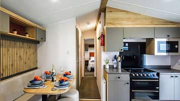 Cookware/dishes/utensils