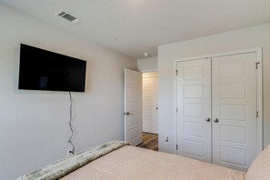 3 slaapkamers, een strijkplank/strijkijzer, gratis wifi, beddengoed