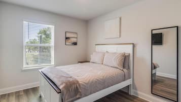 3 chambres, fer et planche à repasser, accès à Internet, literie fournie