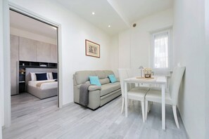 Interior - Francesco's Flat by Domus&Dimore (Torre Maura)