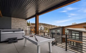 Terrace/patio - Luxury Ski In and Ski Out Condo with Private Hot Tub and Sauna (Brian Head)