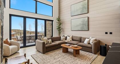 Luxury Ski In and Ski Out Condo with Private Hot Tub and Sauna