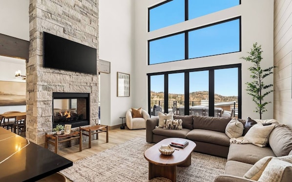 TV, fireplace