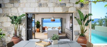 HOUSE AMADA
3 Bedrooms / 15m Infinity Pool / Murvica, south coast of Brac Island