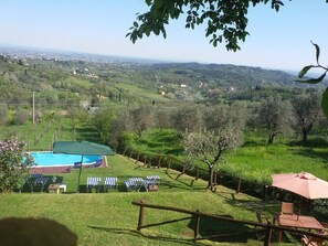 Outdoor dining - Vrbo Property (San Gennaro)