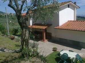 Outdoor dining - Vrbo Property (San Gennaro)