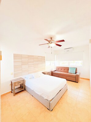 3 bedrooms, iron/ironing board, free WiFi, bed sheets - P.H. 360° view: to the sea, Isla Mujeres and Puerto Cancun 7 min walk to the beach (Cancún)