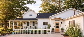 Beautiful 1-bedroom bed & breakfast in charming Akron overlooking our Lavender
