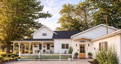 Beautiful 1-bedroom bed & breakfast in charming Akron overlooking our Lavender