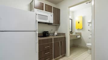 Basic Double Room | Private kitchen