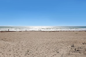 Am Strand, Liegestühle, Strandtücher
