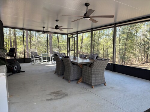 3-bedroom house in lovely Georgetown with cool AC breeze