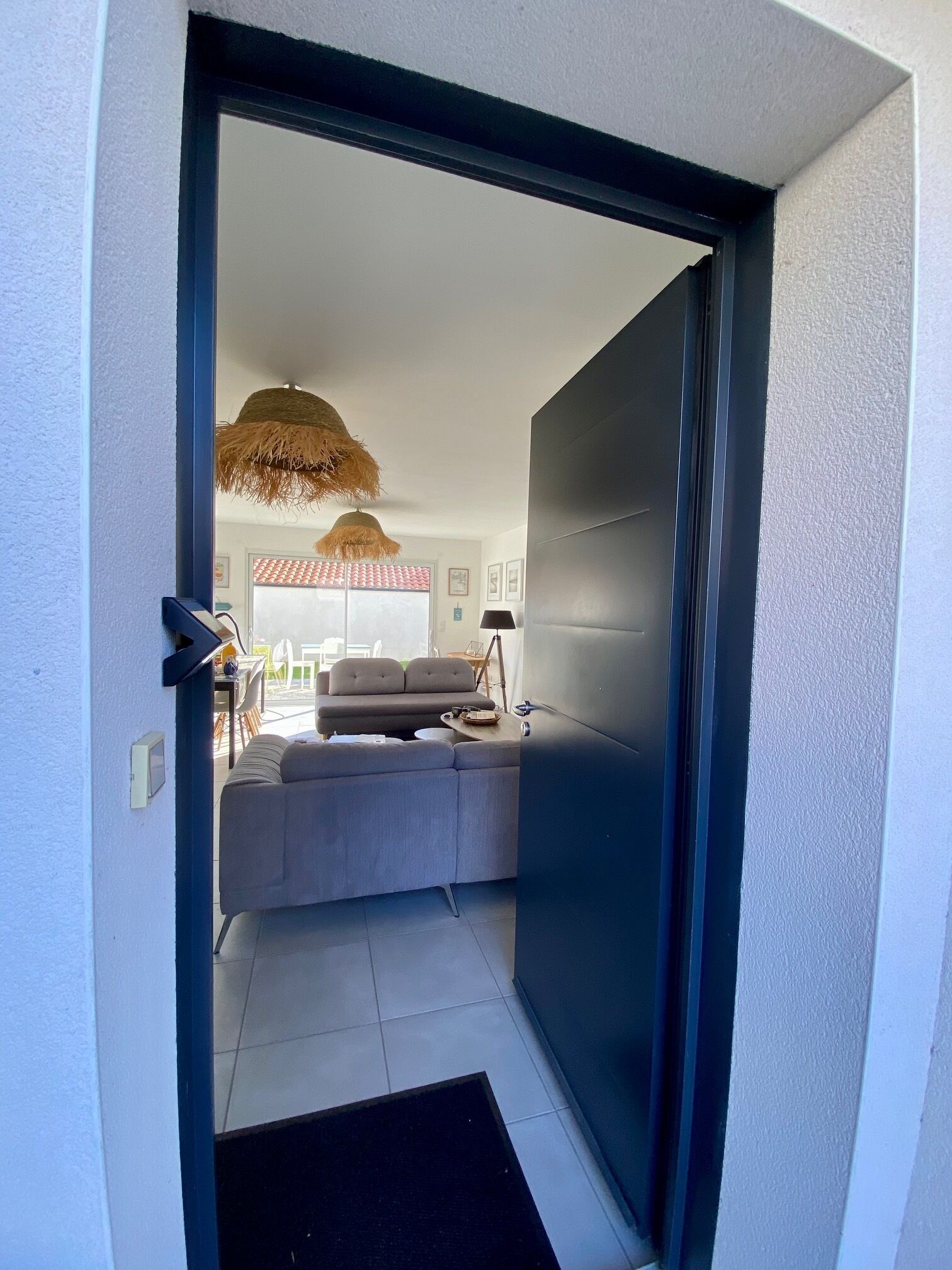 Modern House With 4 Bedrooms, Garden, And Parking Space Near La Rochelle! - La Rochelle
