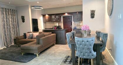 Luxury 4BR house with 2 Living areas, Wi-Fi, 24hr security, great for families.
