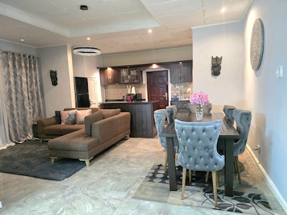 Luxury 4BR house with 2 Living areas, Wi-Fi, 24hr security, great for families.