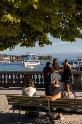 5 min to Zurich Airport, Riverside Balcony, Ergonomic Workspace, Free Parking