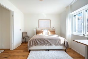 2 bedrooms, desk, travel cot, free WiFi - Spacious 2BR Apt Near Zurich Airport, Free Parking, River Access, 2 Workspaces (Opfikon)