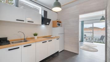 Fridge, microwave, oven, stovetop