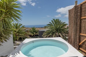 Outdoor spa tub - Junior Suite Amanecer with Private Pool, Private Terrace and Wi-Fi (Macher)
