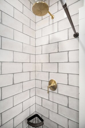 Bathroom - Row Home - Standard Cabin K (Dripping Springs)