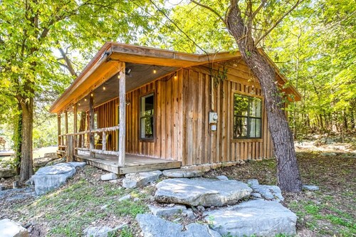 Jack's Bend--bluff side retreat on South Sylamore Creek with fire pit & deck