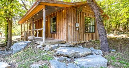 Jack's Bend--bluff side retreat on South Sylamore Creek with fire pit & deck