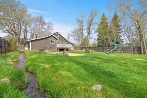 Children’s area - Spring Water Ranch-Dog Friendly with Hot Tub. (Red Lodge)