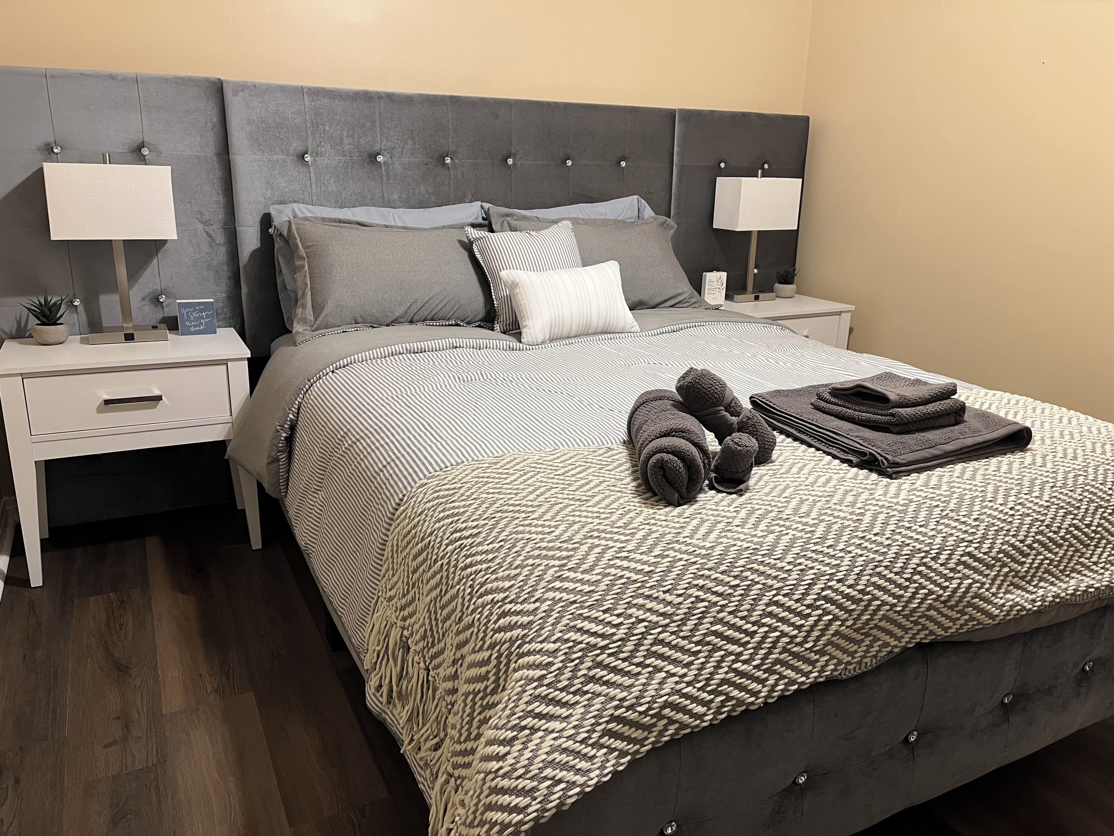 3 chambres, fer et planche à repasser, Wi-Fi, draps fournis