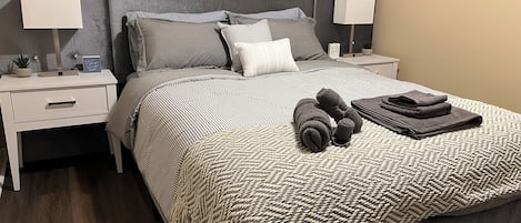 3 chambres, fer et planche à repasser, Wi-Fi, draps fournis