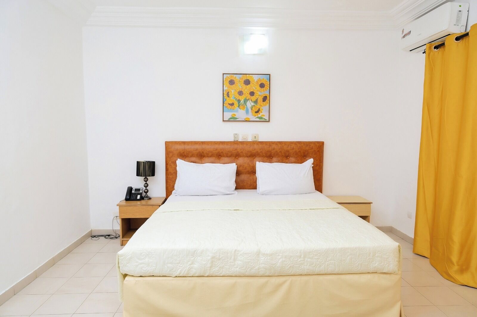 Comfort-huone, parveke | Kannettavalle tietokoneelle sopiva työtila, ilmainen Wi-Fi