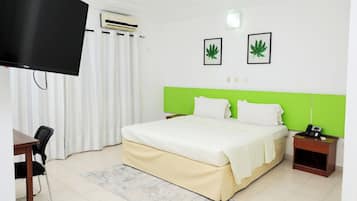 Habitación Confort, balcón | Espacio para trabajar con un portátil y wifi gratis