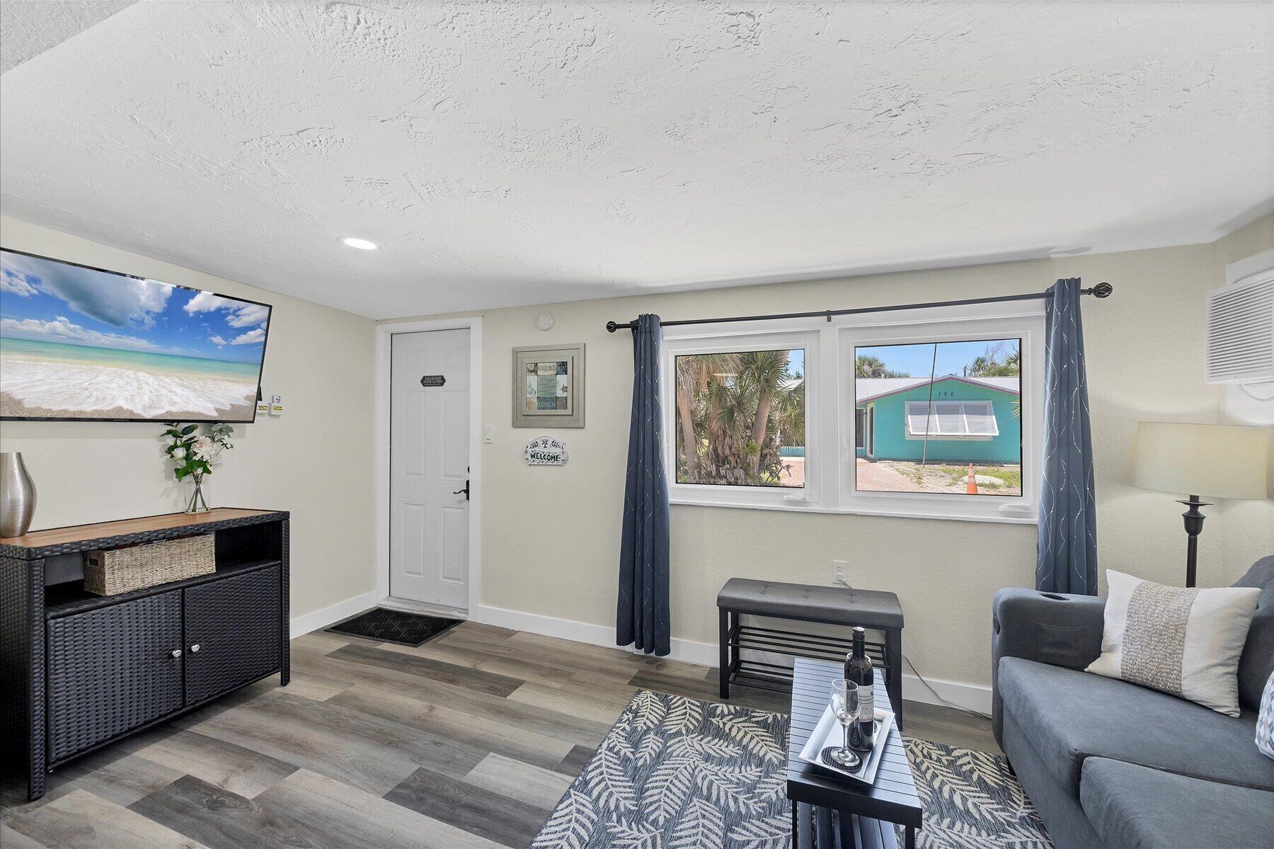 Casa Sangria 2 Br Cottage - Englewood, FL