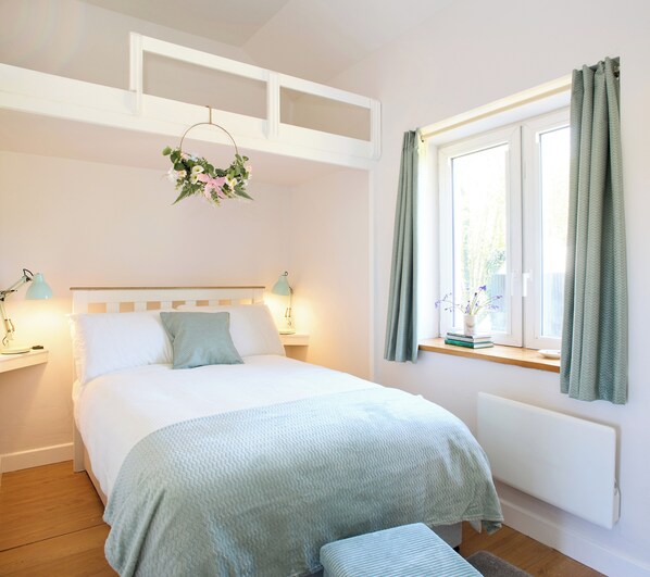 1 bedroom, iron/ironing board, free WiFi, bed sheets - Hug Cottage - Sleeps 2garden, Fireplace, Parking (Cavan)