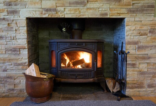 Interior - Hug Cottage - Sleeps 2garden, Fireplace, Parking (Cavan)