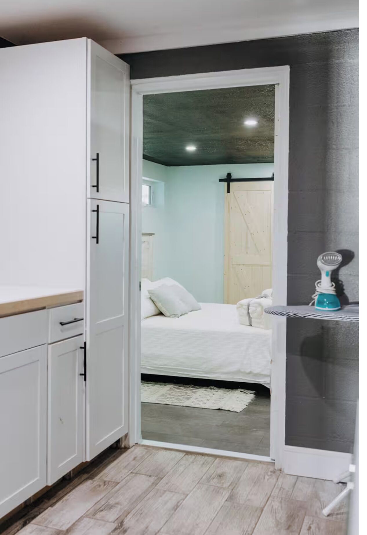 1 habitación, tabla de planchar con plancha, wifi y ropa de cama 