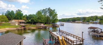 Lakefront on quiet cove at Badin Lake, Bear Necessities. Sleeps 10
