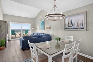 Dining - Oceanfront Delight 2BR 2Ba Views Pool N Myrtle (North Myrtle Beach)